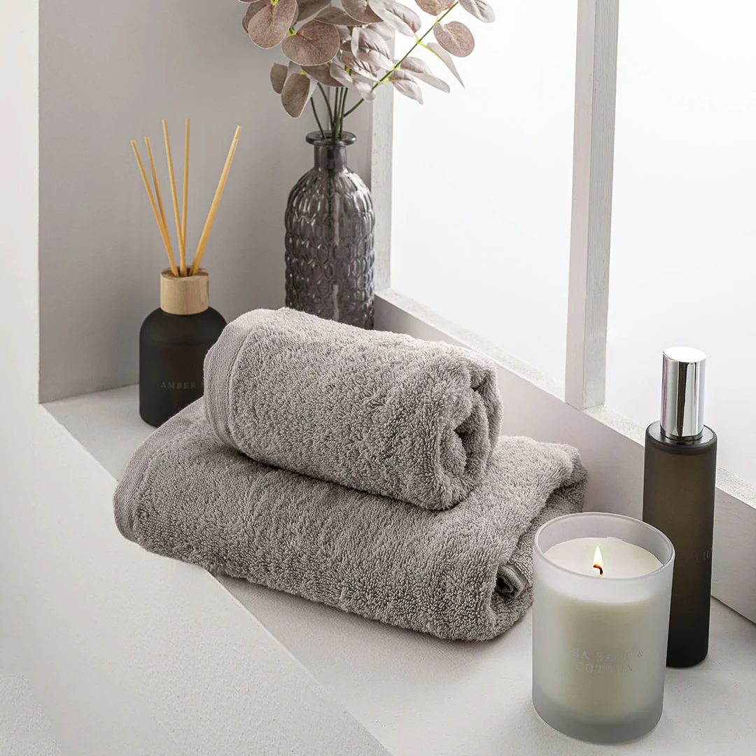 Set 2 Asciugamani in Spugna di Cotone Atelier Fragrance Standard Tinta Unita Ash Grey - Image 2